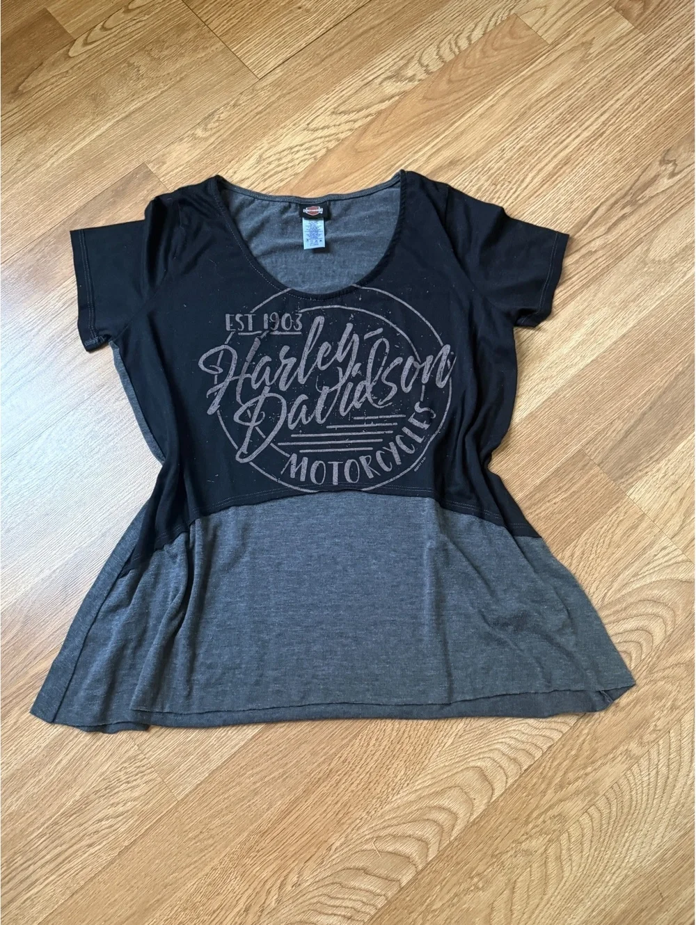 Harley-Davidson Women's Black and Gray Two-Tone T-Shirt, Size XL